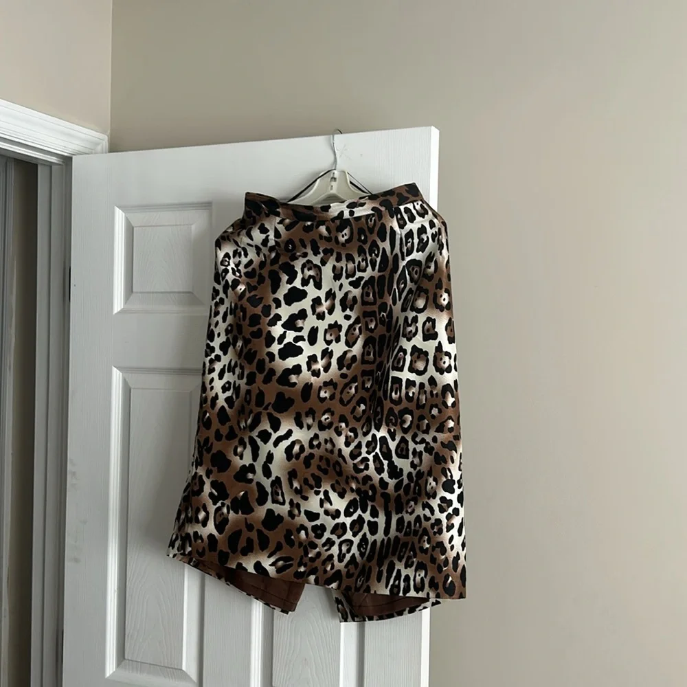 Suit, leopard print - Picture 6 of 10